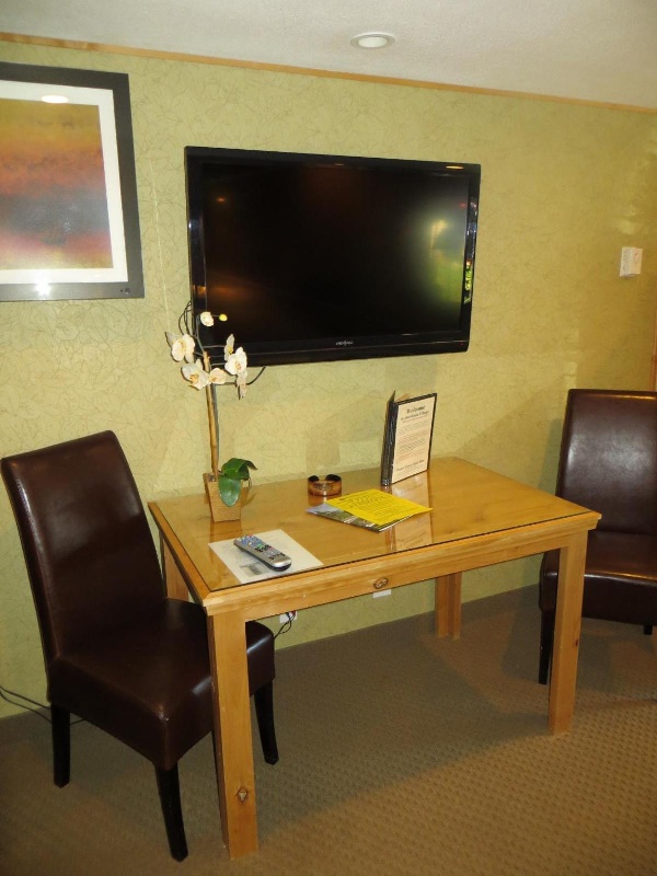 Americana Village Suites image 7